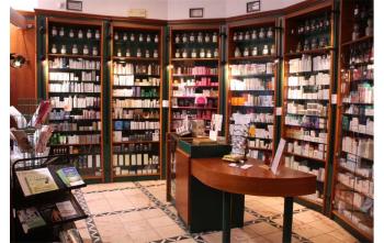 Particolare della farmacia