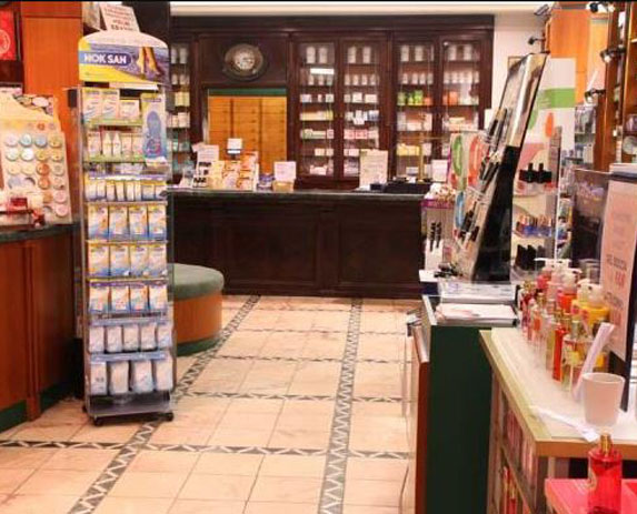 Particolare interno farmacia